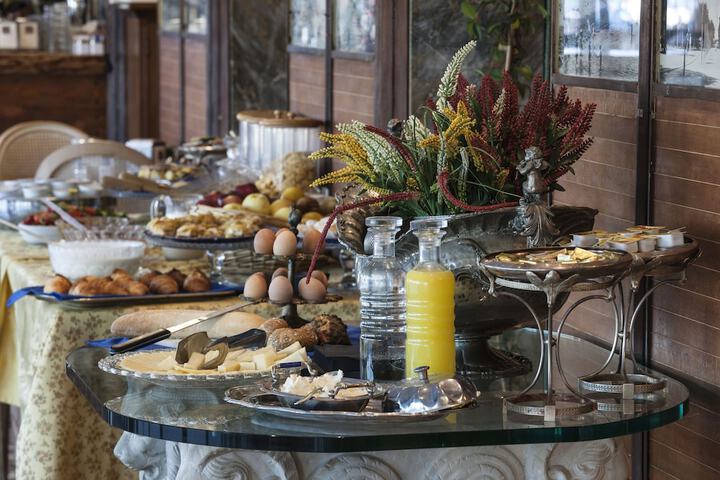 Breakfast/Coffee Service 38 of 45