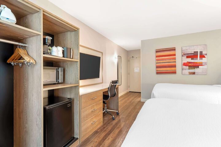 Accessible 2 Double Mobility Accessible Bathtub Full Breakfast (9 of 12)