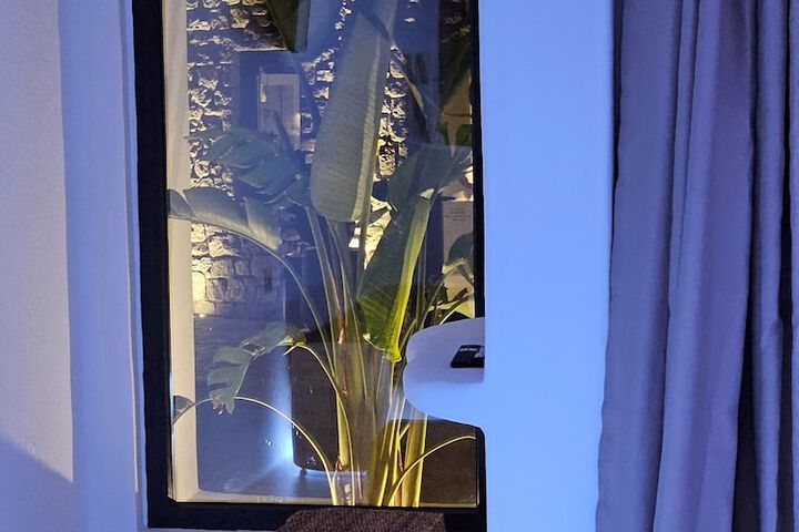 Room 51 of 113