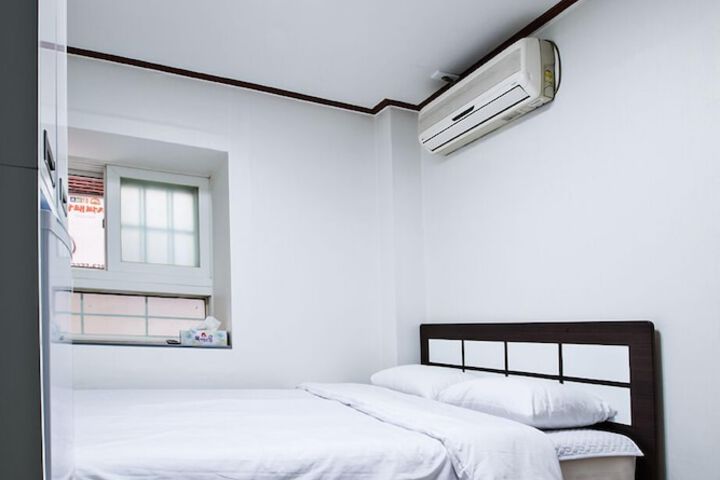 Room 15 of 42