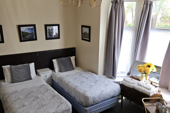 Room 5 of 14