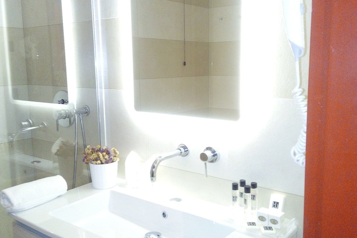 Room 9 of 21