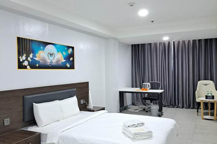 Room 21 of 32