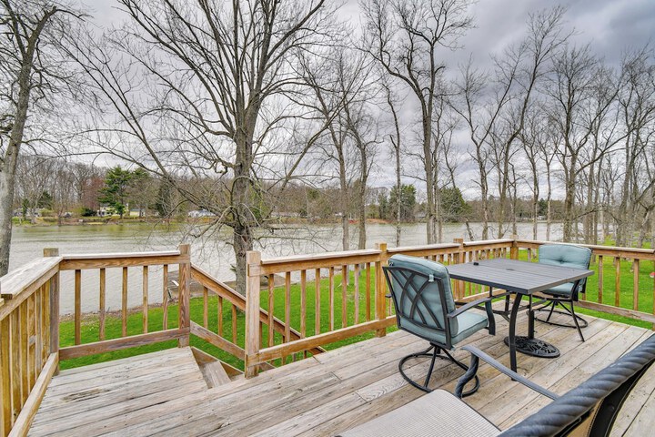 Riverfront Baldwinsville Apartment w / Shared Deck!
