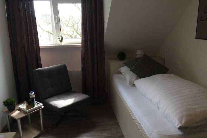 Room 9 of 48