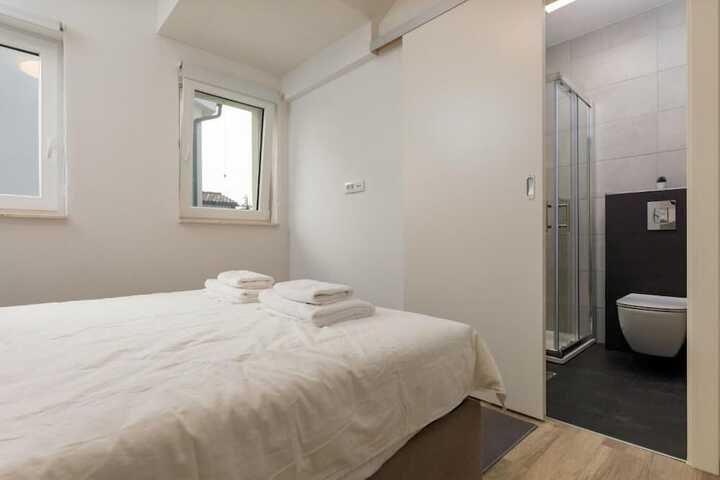 Room 57 of 194