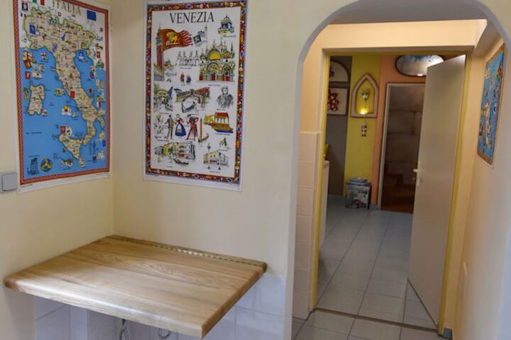 Room 21 of 121