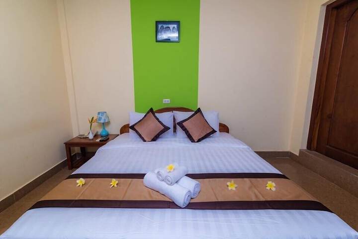 Room 4 of 10