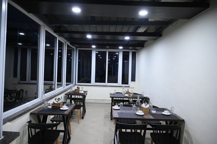 Dining 17 of 20