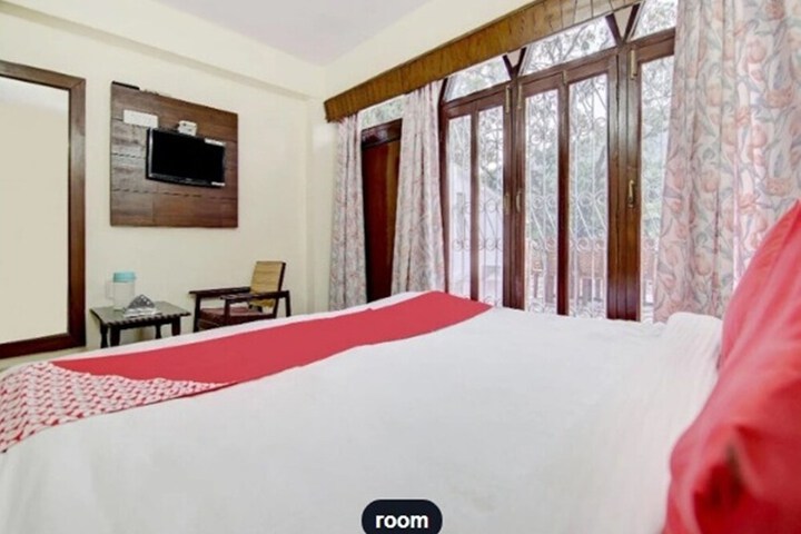 Room 13 of 37