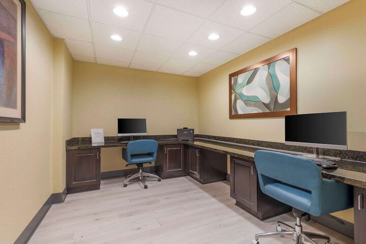 Business Center 29 of 36