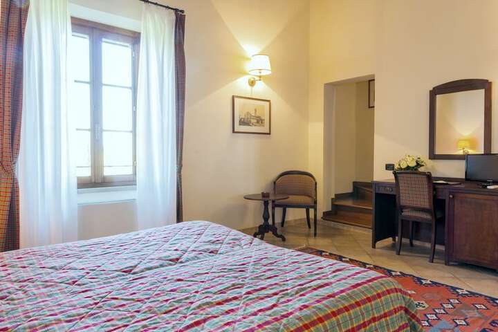 Room 10 of 38