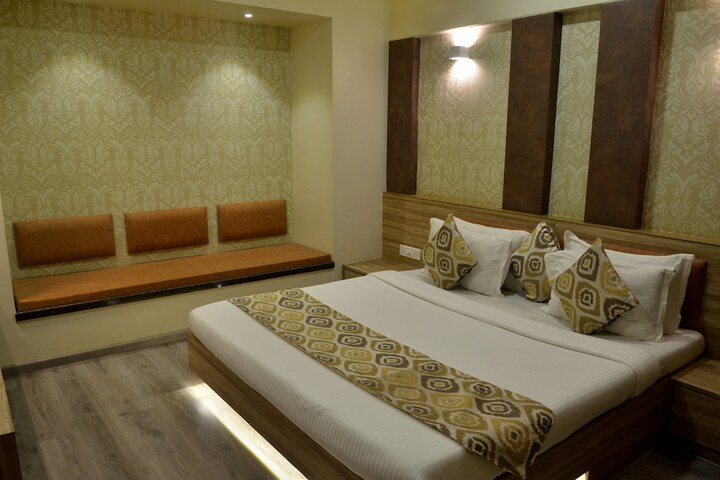 Room 12 of 93