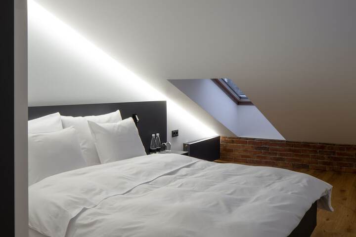 Room 17 of 47
