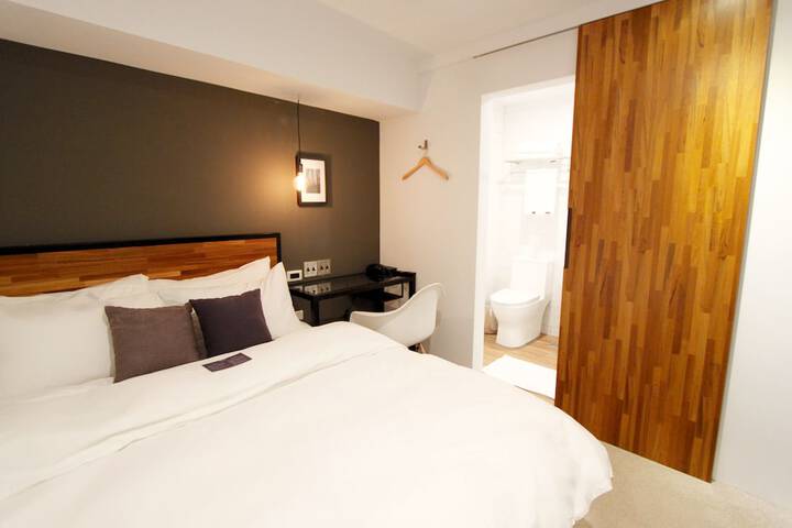 Room 27 of 44