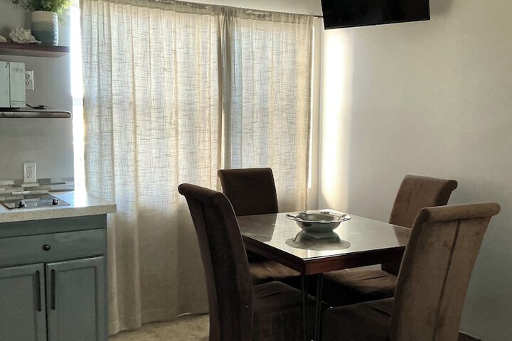 Room 33 of 85