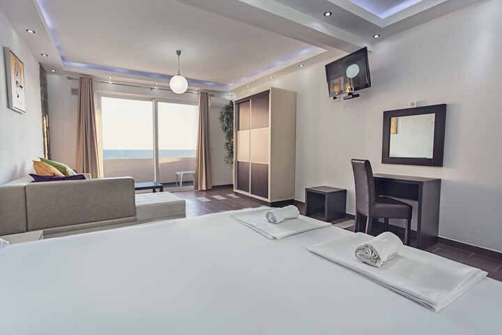 Room 6 of 62