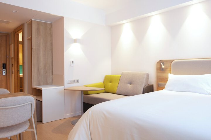 Room 7 of 27