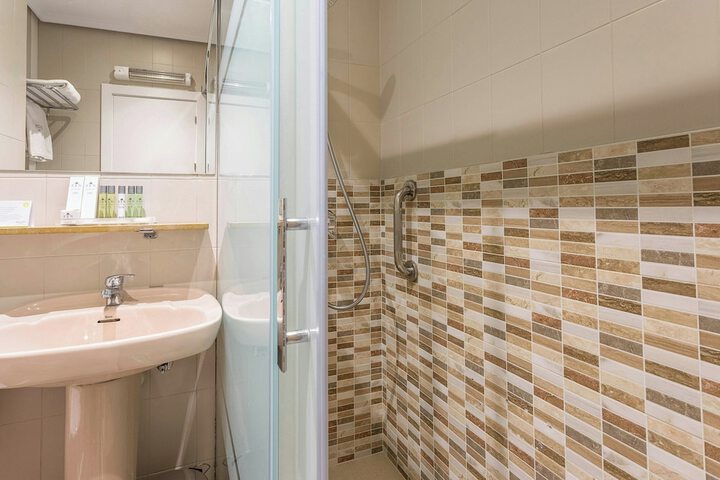 Room 85 of 118
