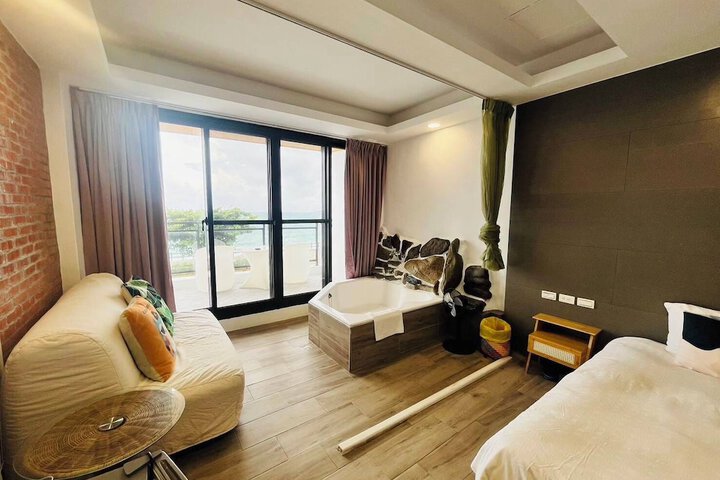Room 16 of 40