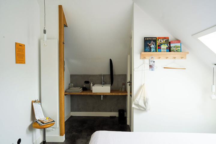 Room 43 of 50