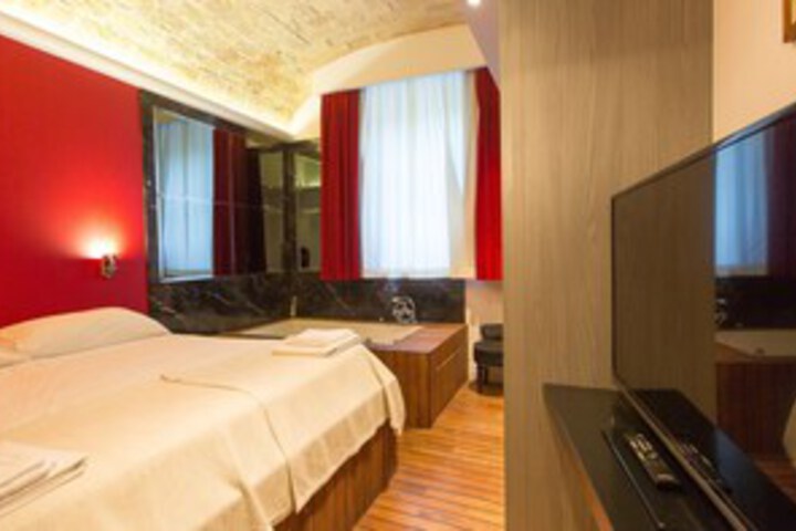 Room 26 of 37