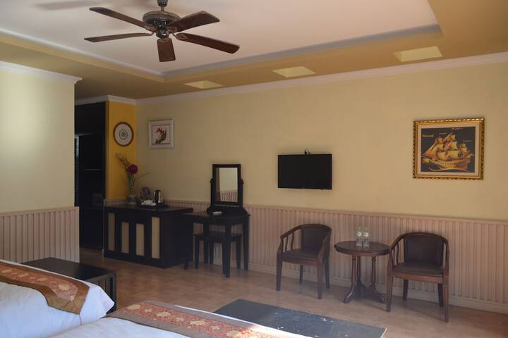 Room 28 of 146