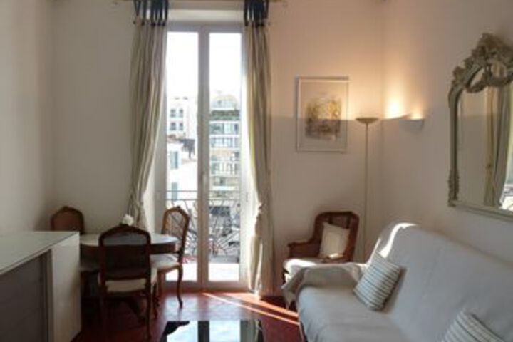 Room 33 of 47