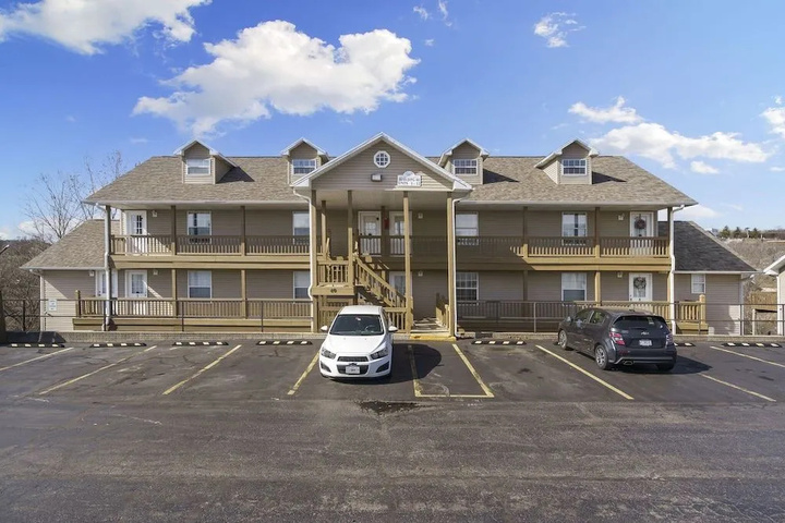 Image of Pond View Escape