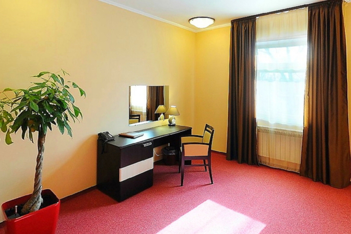 Room 8 of 10