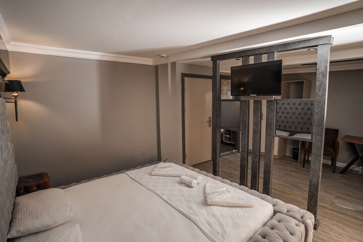 Room 4 of 27
