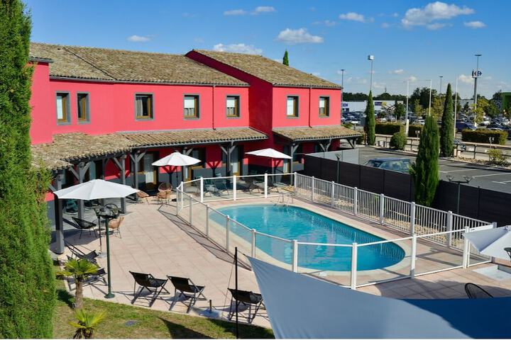 Hotel 90 of 98