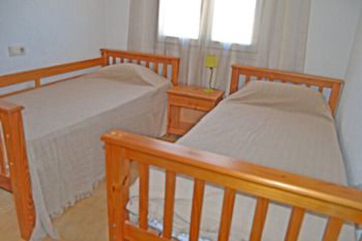 Room 11 of 16