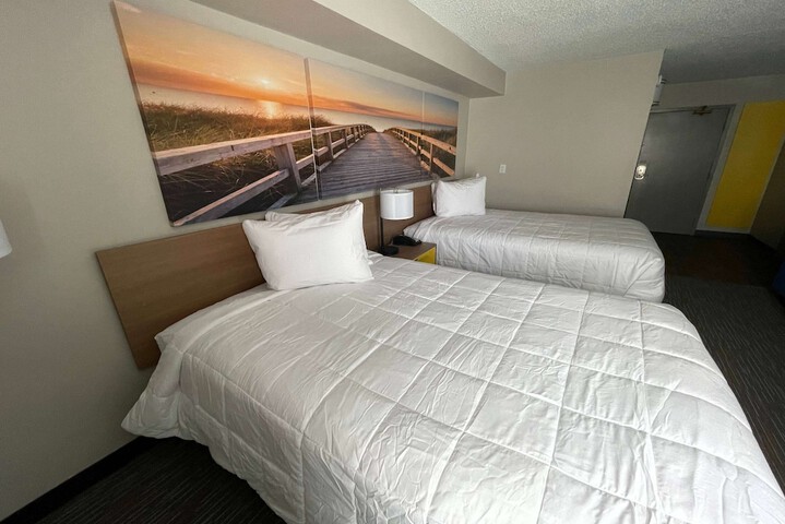 2 Double Beds (17 of 30)
