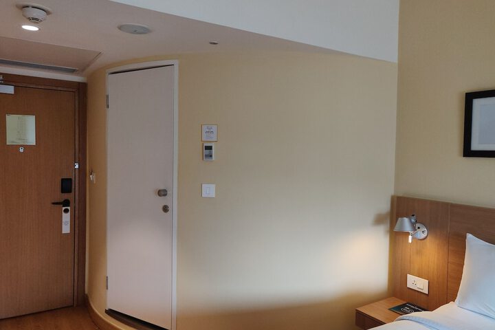 Room 9 of 97