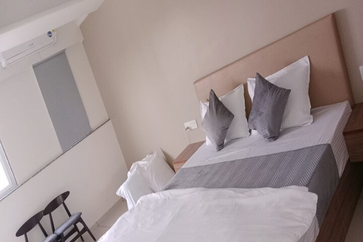 Room 10 of 27