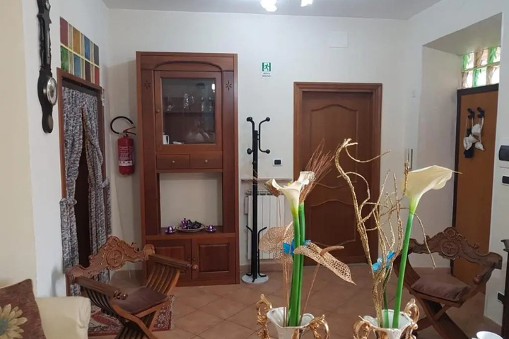 Room 2 of 10