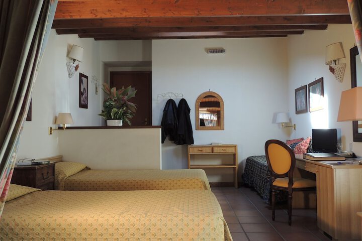 Room 6 of 51