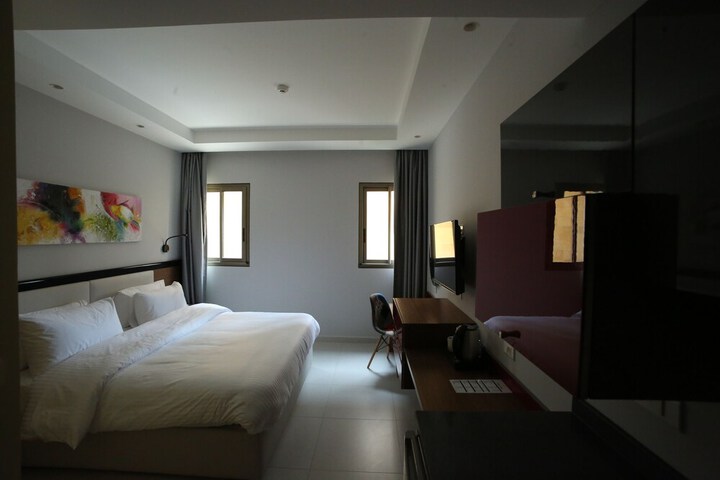 Room 11 of 101
