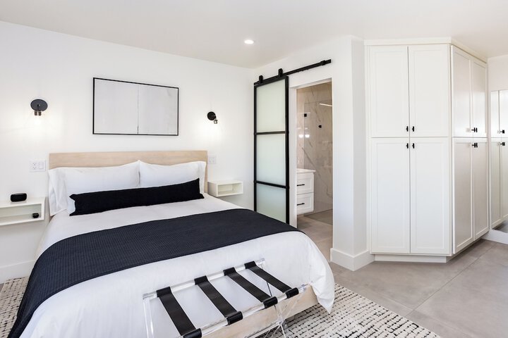 Room 2 of 33
