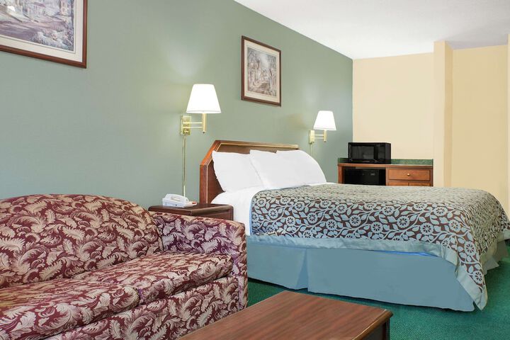 1 King Bed Accessible (10 of 12)