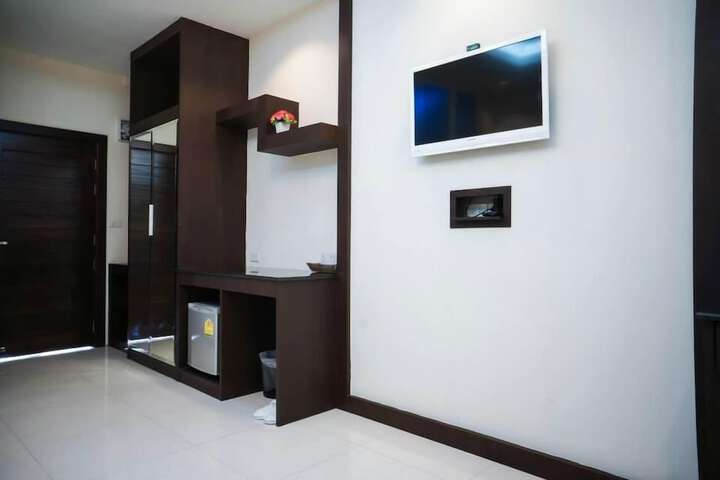 Room 15 of 26