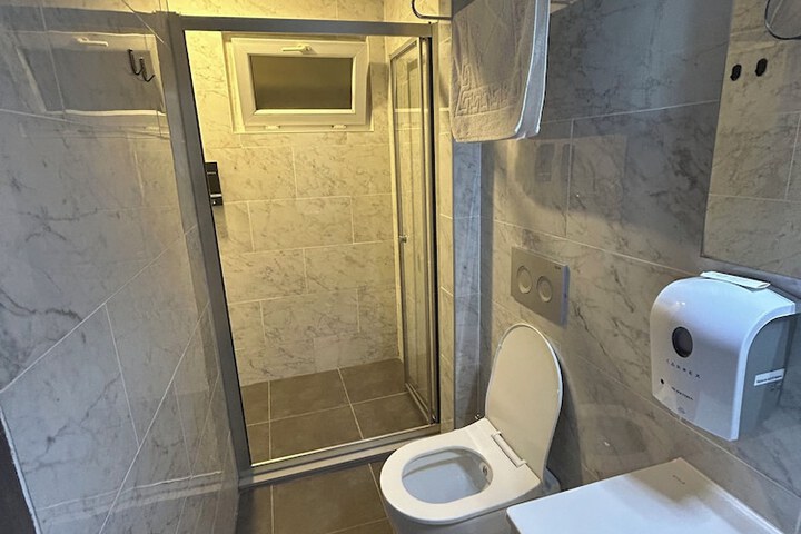 Room 75 of 103