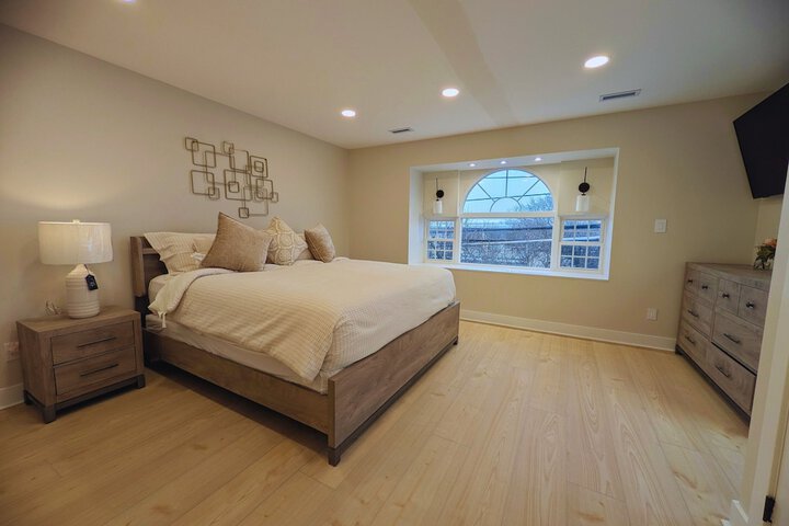 Room 32 of 153