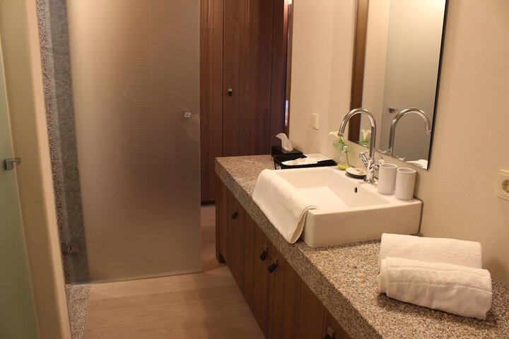 Room 20 of 33