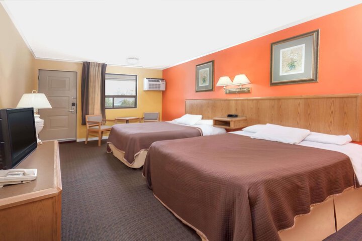 Room 3 of 40