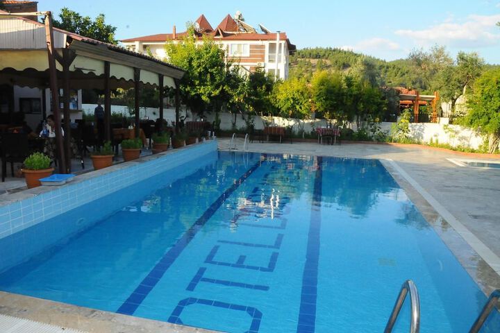 Pool 21 of 38