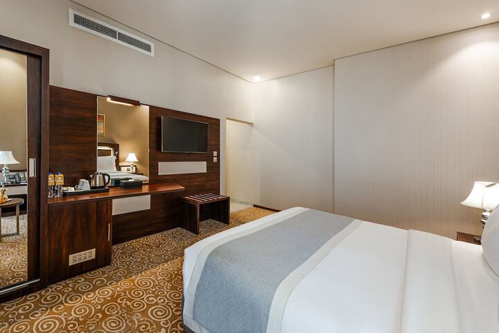 Room 12 of 22
