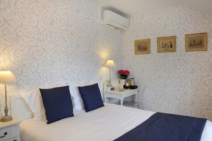 Room 27 of 48
