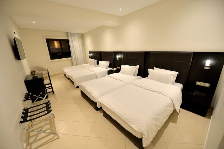 Room 16 of 50